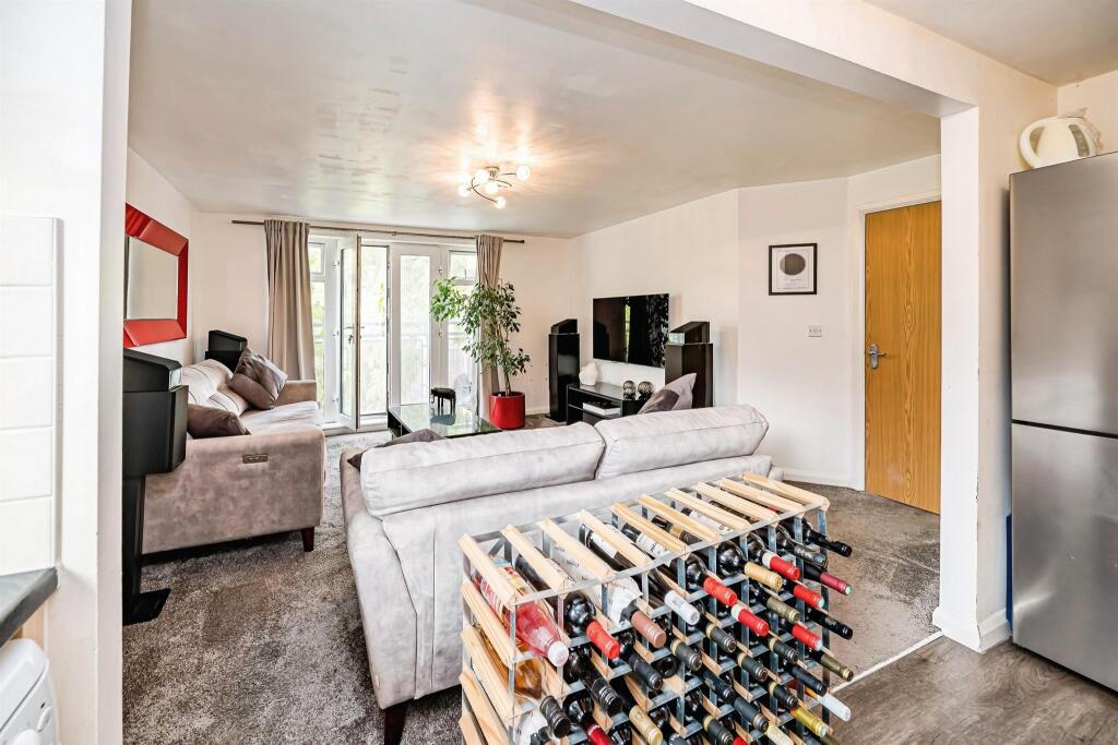 Apartment in Slough - More