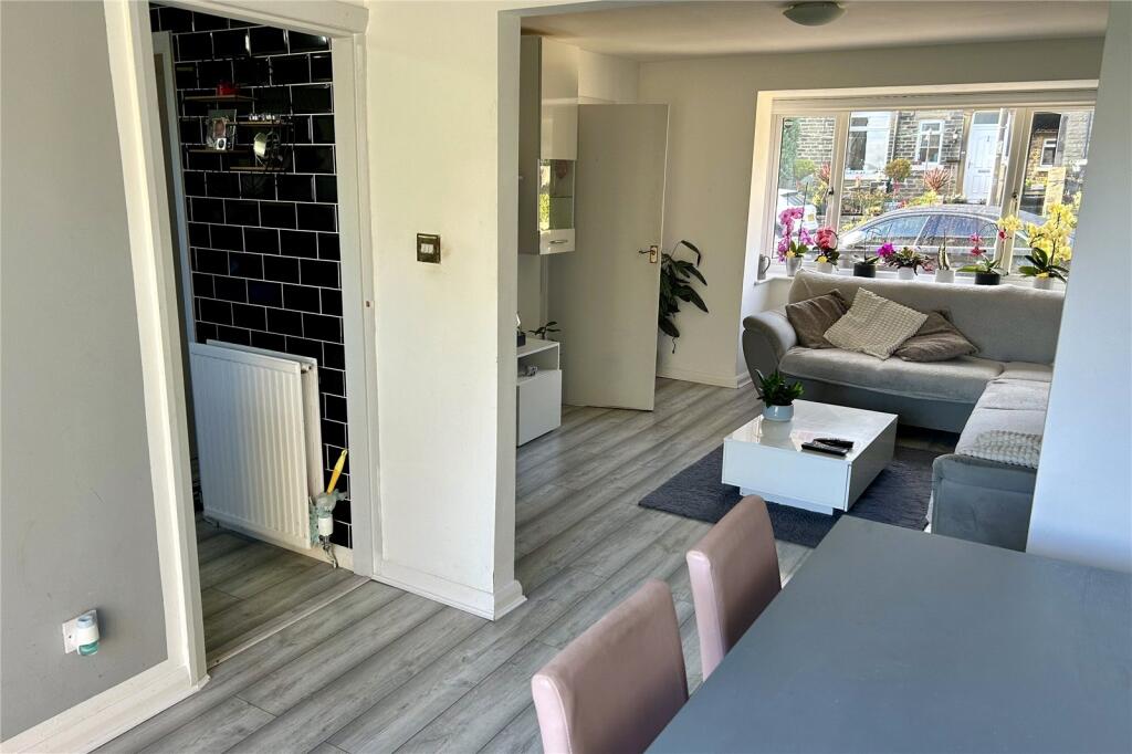 Crosland Hill Road, Crosland Hill, Huddersfield, West Yorkshire, HD4 - View 5