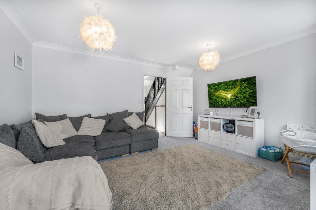 House in Uttlesford, Great Dunmow - More