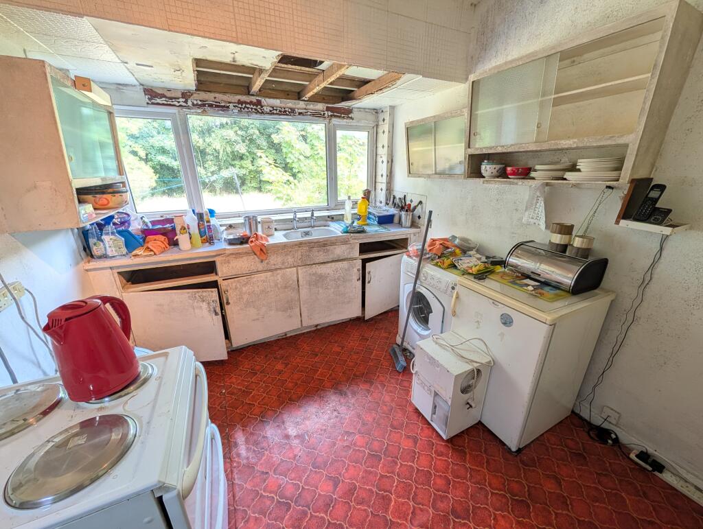 Foxholes Road, Hyde, SK14 5AW, Hyde photo 4
