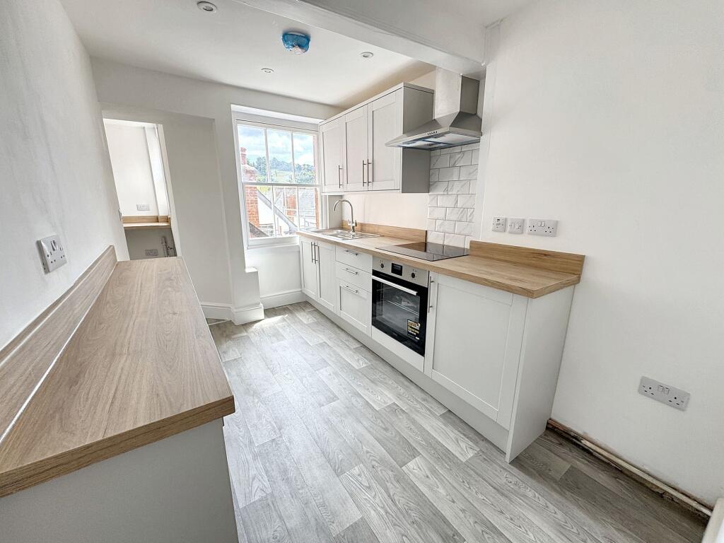 35 Fore Street, Tiverton, EX16 photo 2