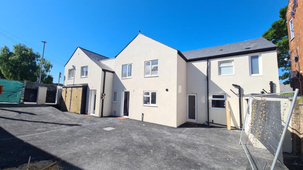 Main image of property: High Street South, Dunstable, LU6