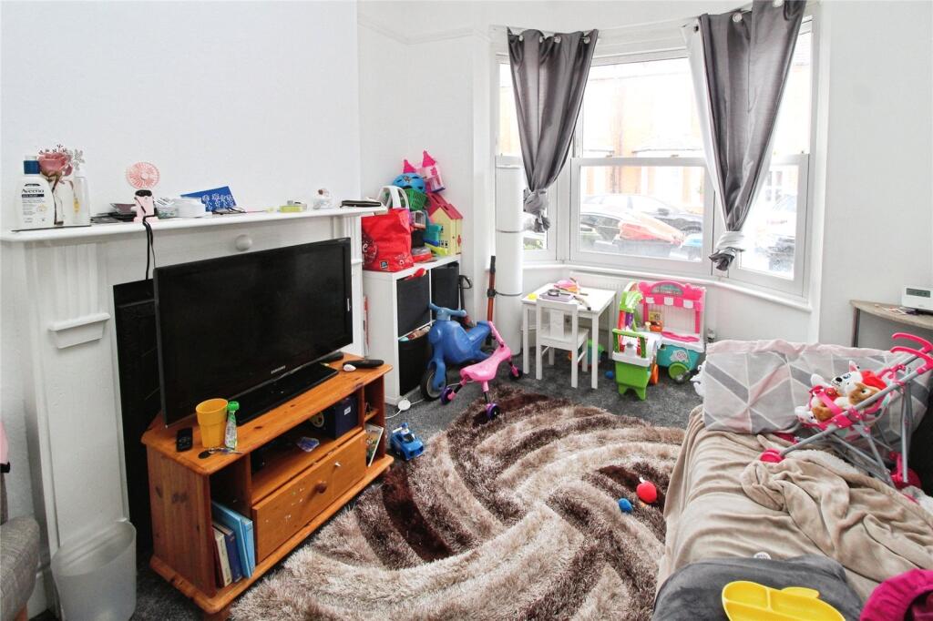 Peel Road, Wolverton, Milton Keynes photo 3