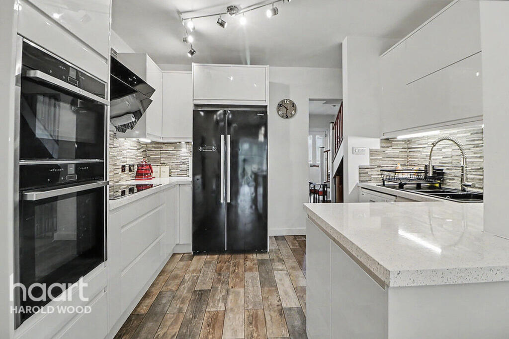 House in London - View 5