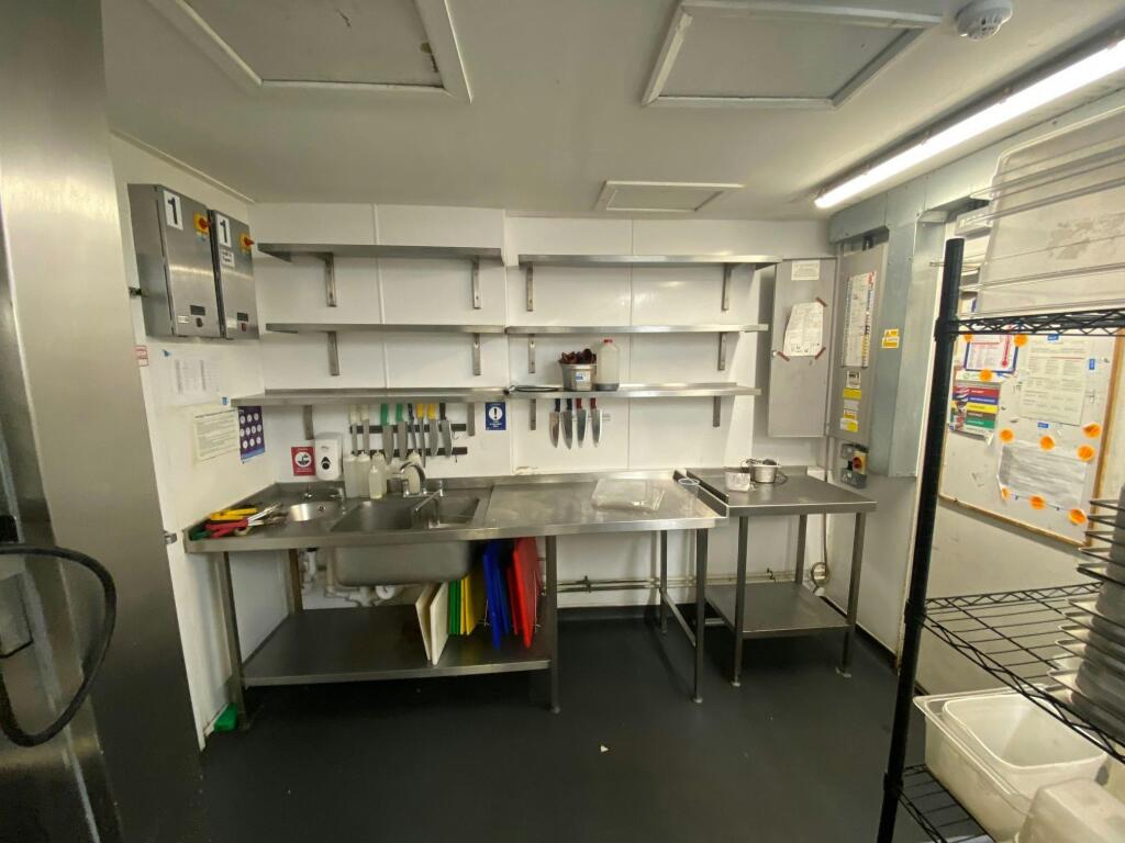 North Road 165 Brighton 2.jpg