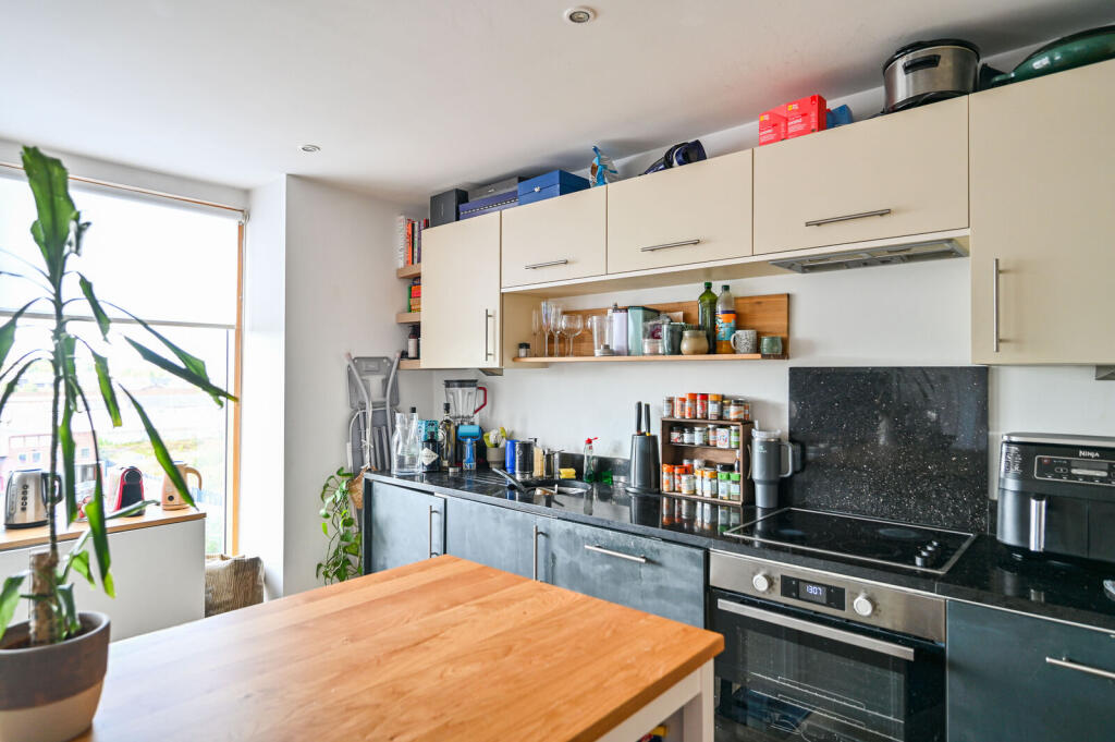 Apartment in London, Fish Island, Bow - View 3