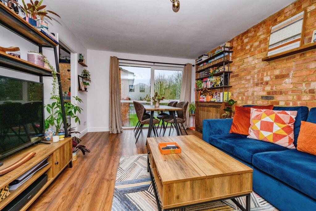 Main image of property: Chenies Court, Hemel Hempstead