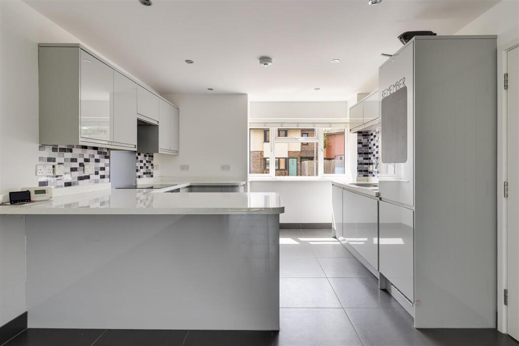 House in Cambridge, Lynfield Court, Chesterton - View 5