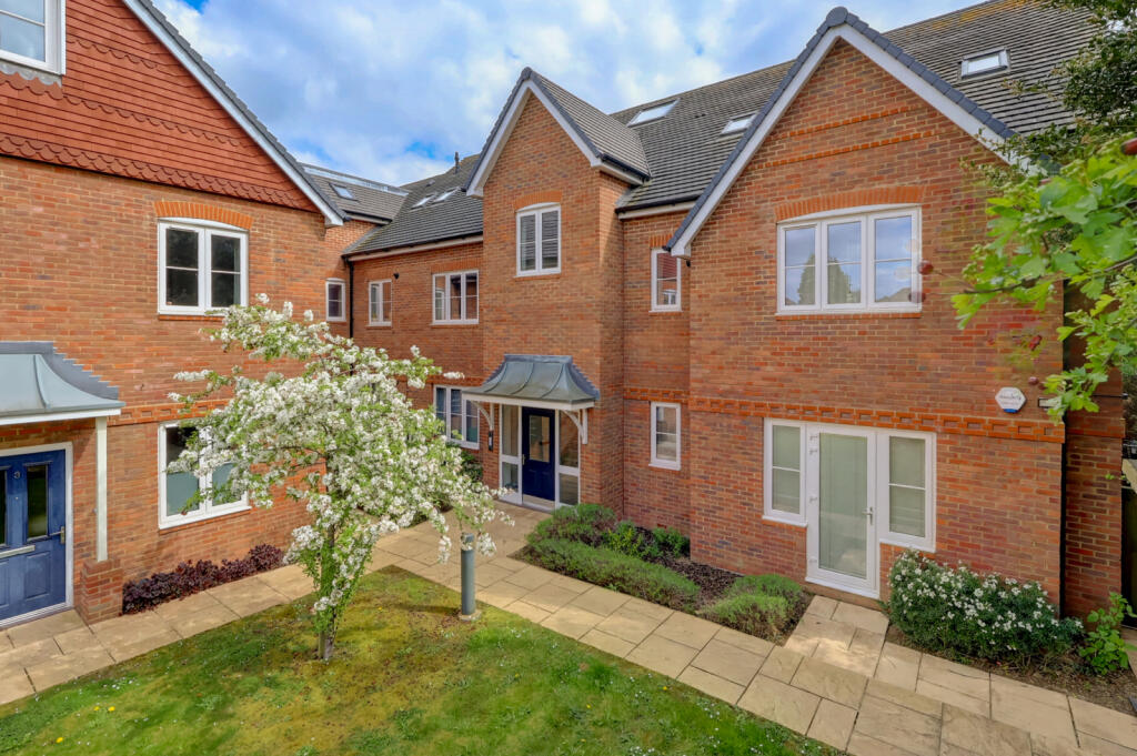 Main image of property: Amersham Road, Hazlemere, High Wycombe, Buckinghamshire, HP15
