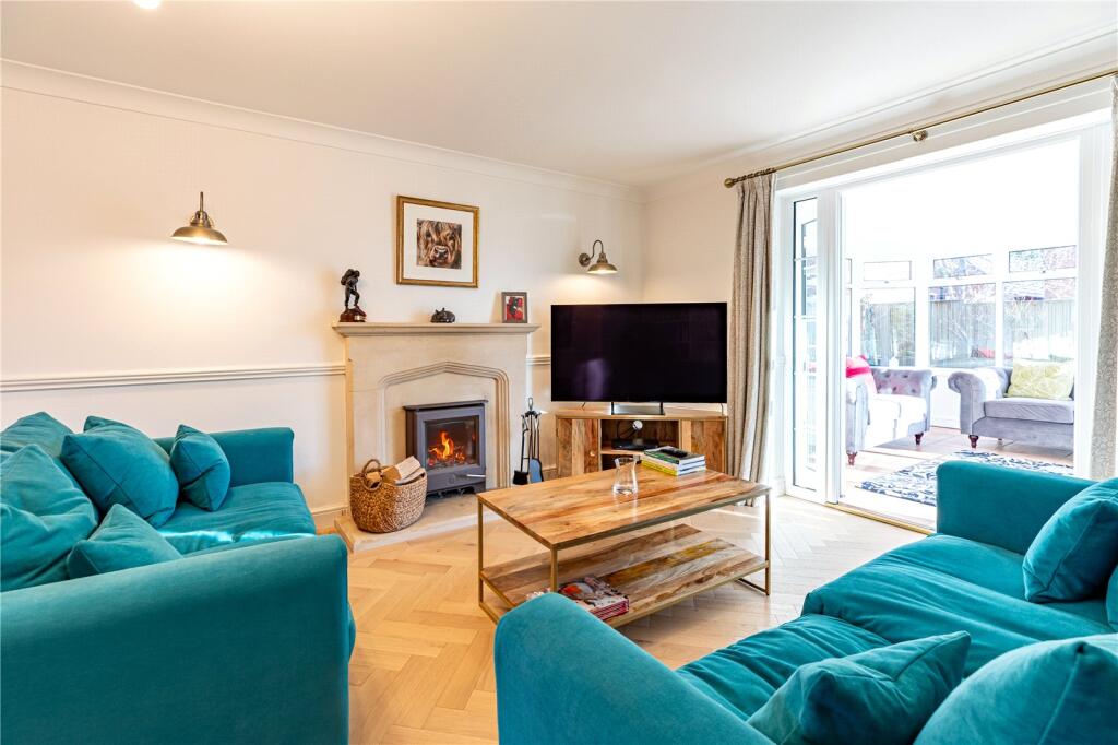 Cedar Close, Worton, Devizes, Wiltshire, SN10 photo 4