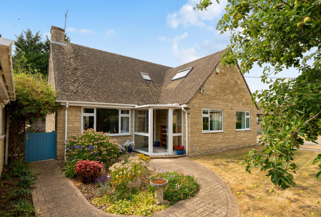 Main image of property: Park Lane, Long Hanborough, Witney, OX29