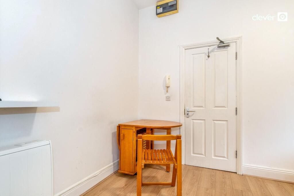 Apartment in Plymouth, Mutley - View 4