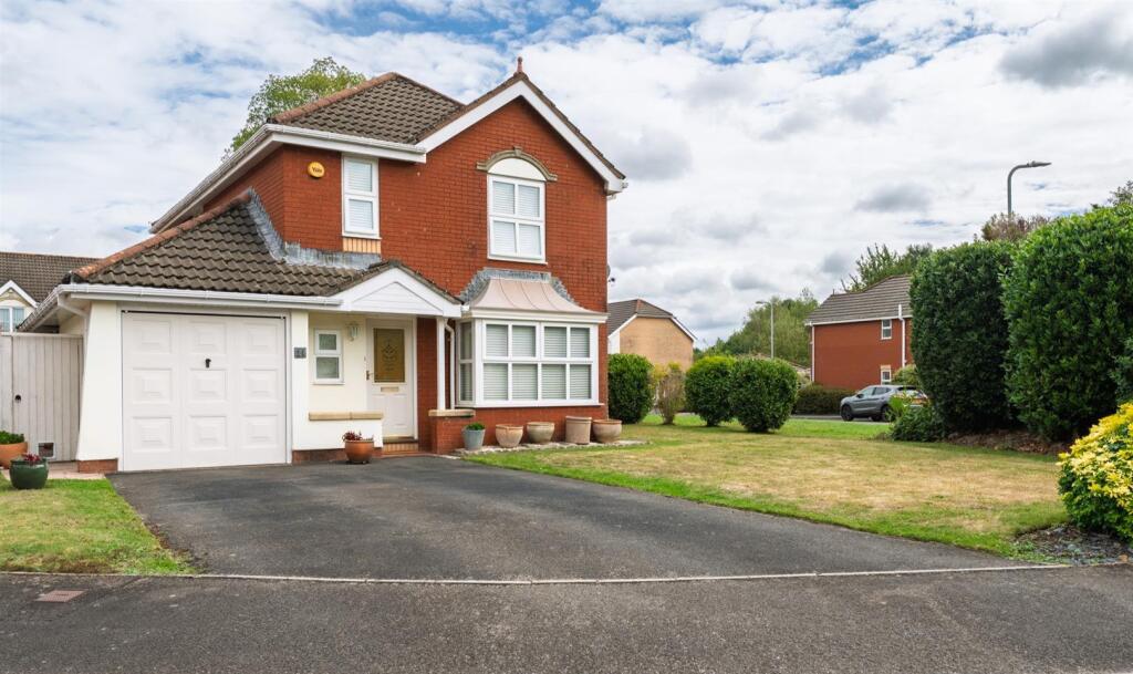 4-bed detached on Magna Porta Gardens, Llantarnam, Cwmbran, £420,000