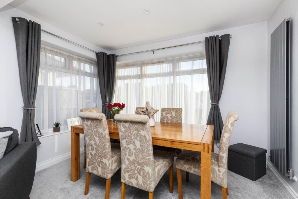 Crowborough Drive, Goring-By-Sea photo 4