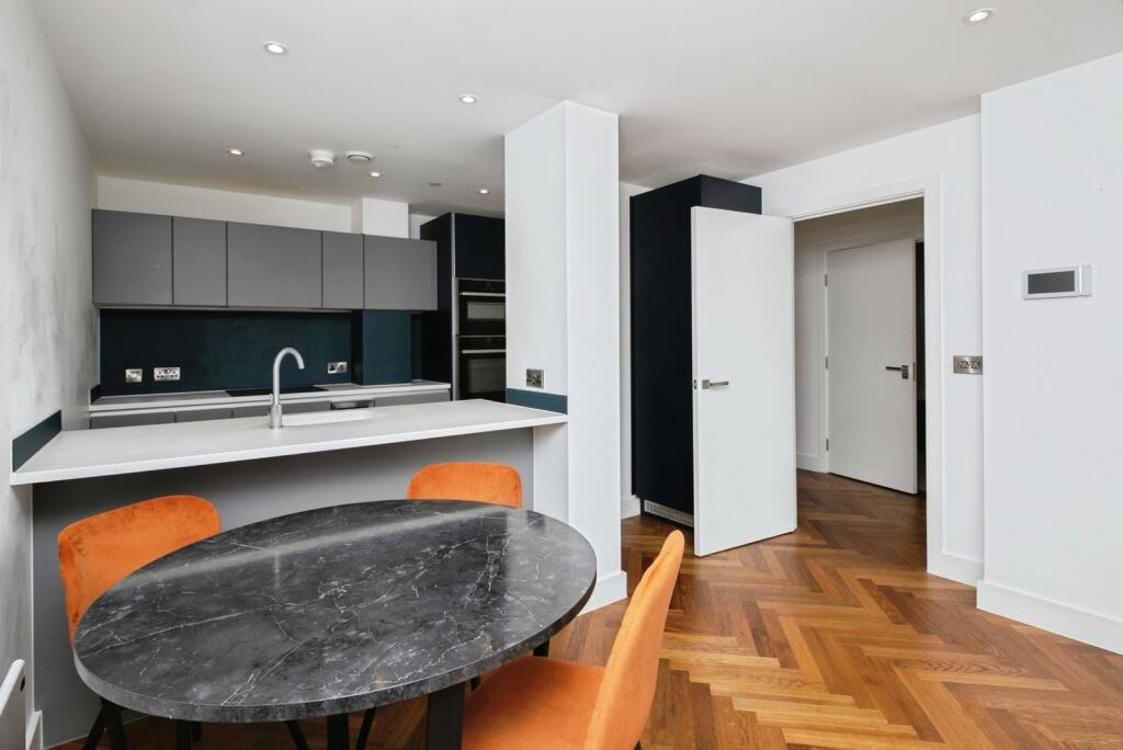 Apartment in Manchester, City Centre - View 5