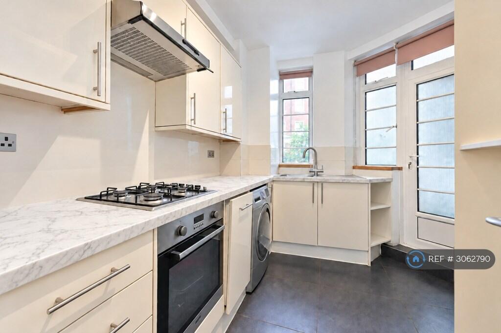Apartment in London, City of Westminster - View 3