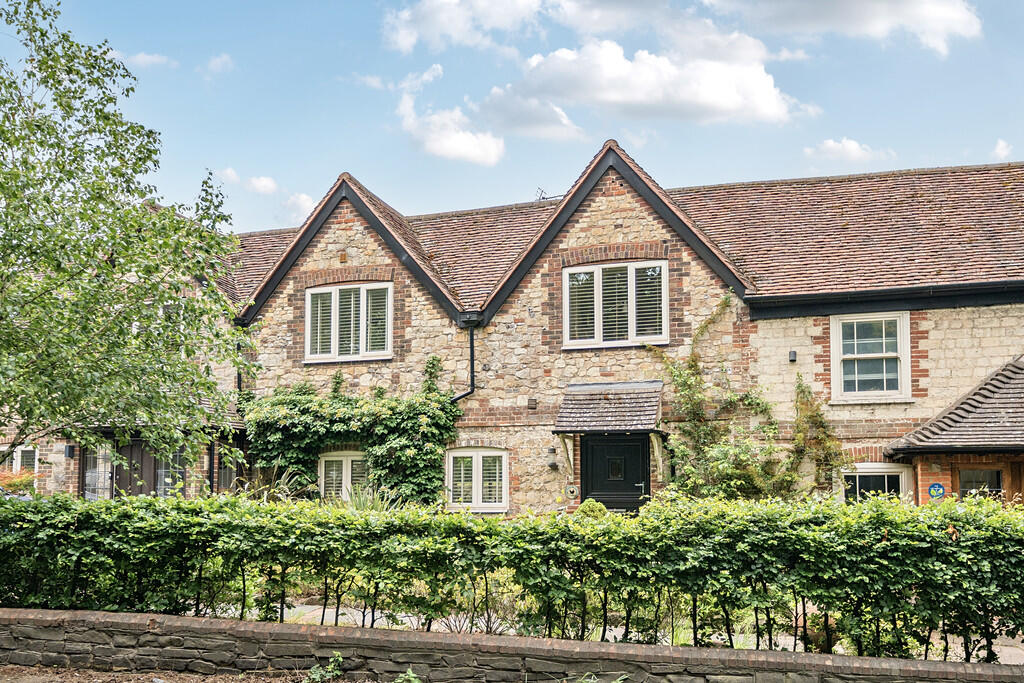 3-bed terraced on Storrington - close to village centre with 2 designated parking spaces, £455,000