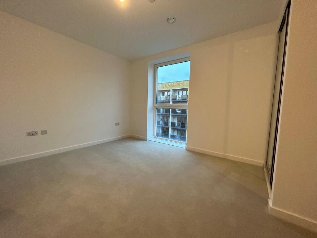 Apartment in Barking - View 5