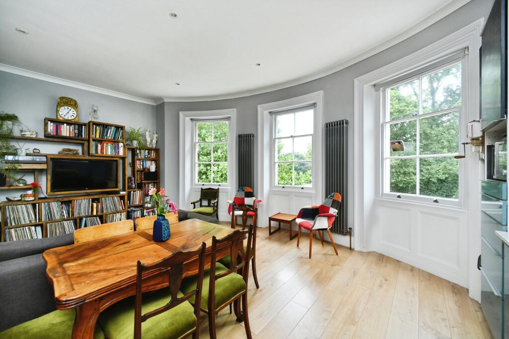 2-bed flat on Richmond Terrace, Brighton, BN2, £375,000