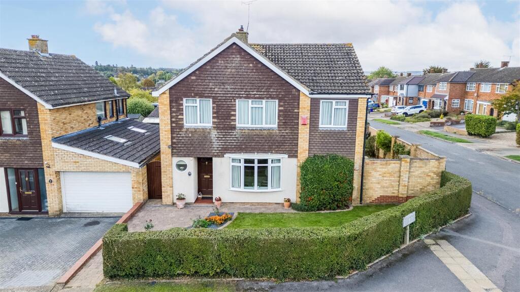 4-bed detached on Millard Way, Hitchin, £695,000