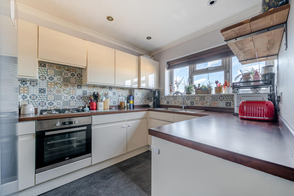 Apartment in Twickenham - View 4