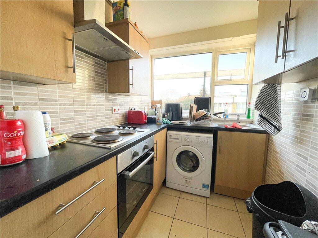 Apartment in Runnymede, Egham - View 2