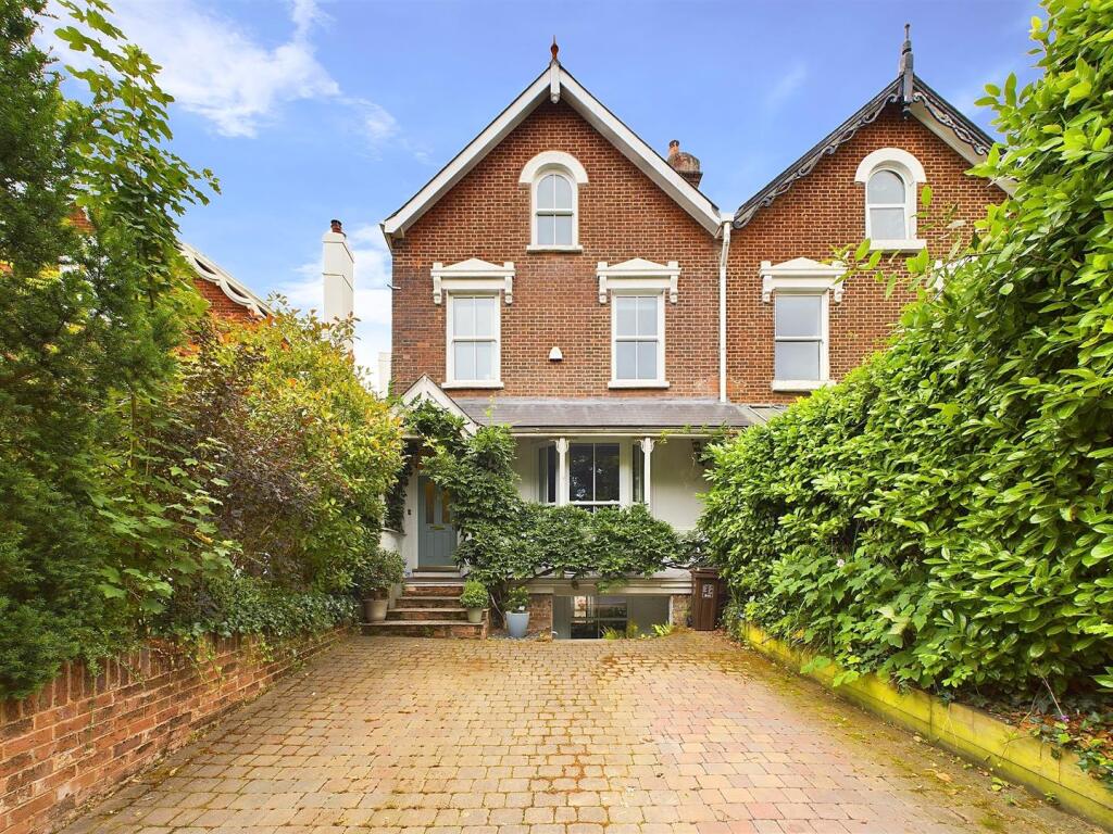 5-bed semi-detached on Polsloe Road, Exeter, £800,000