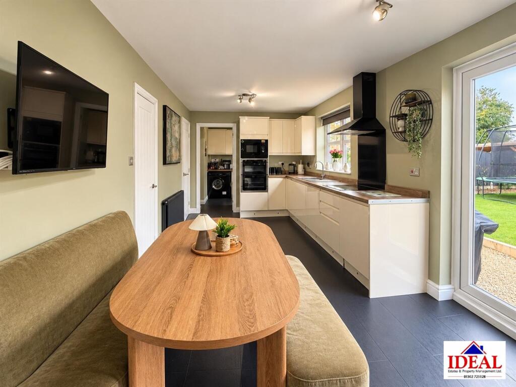 House in Doncaster, Skellow - View 5
