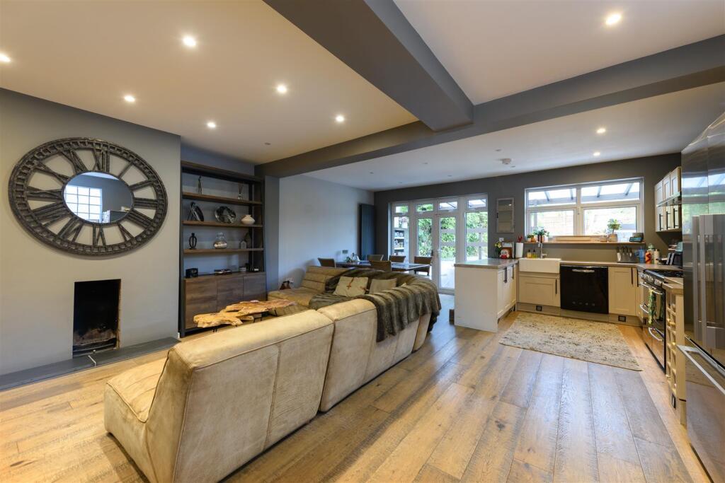 House in London, Bowes Park, New Southgate - View 3
