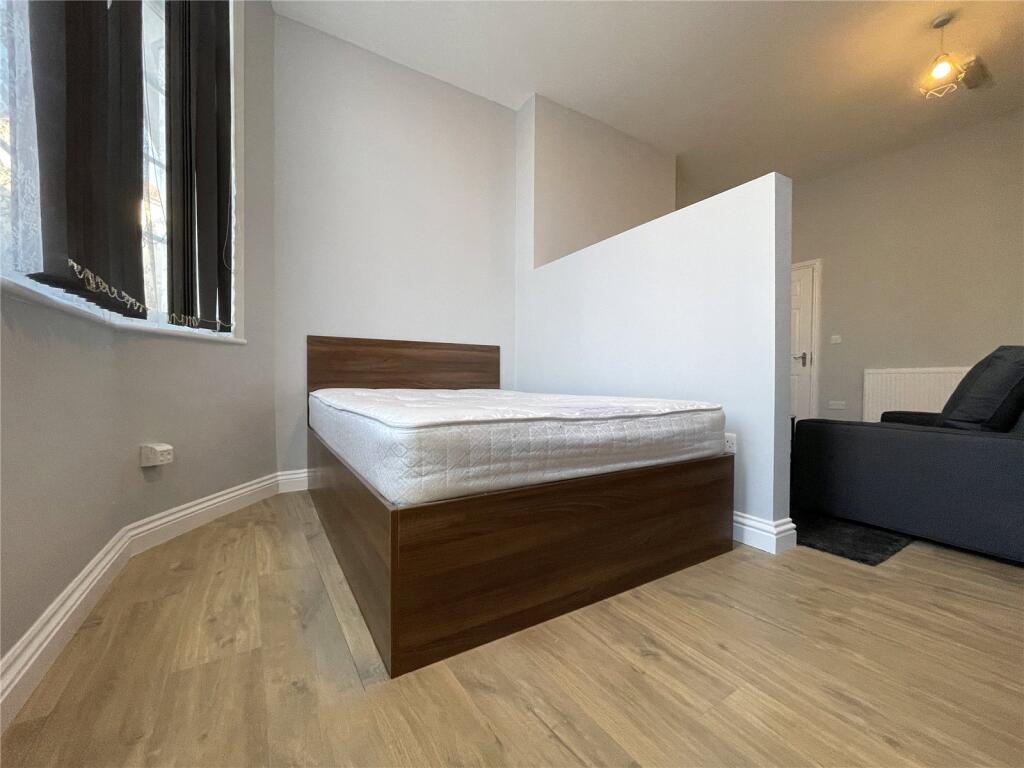 Apartment in London - View 5