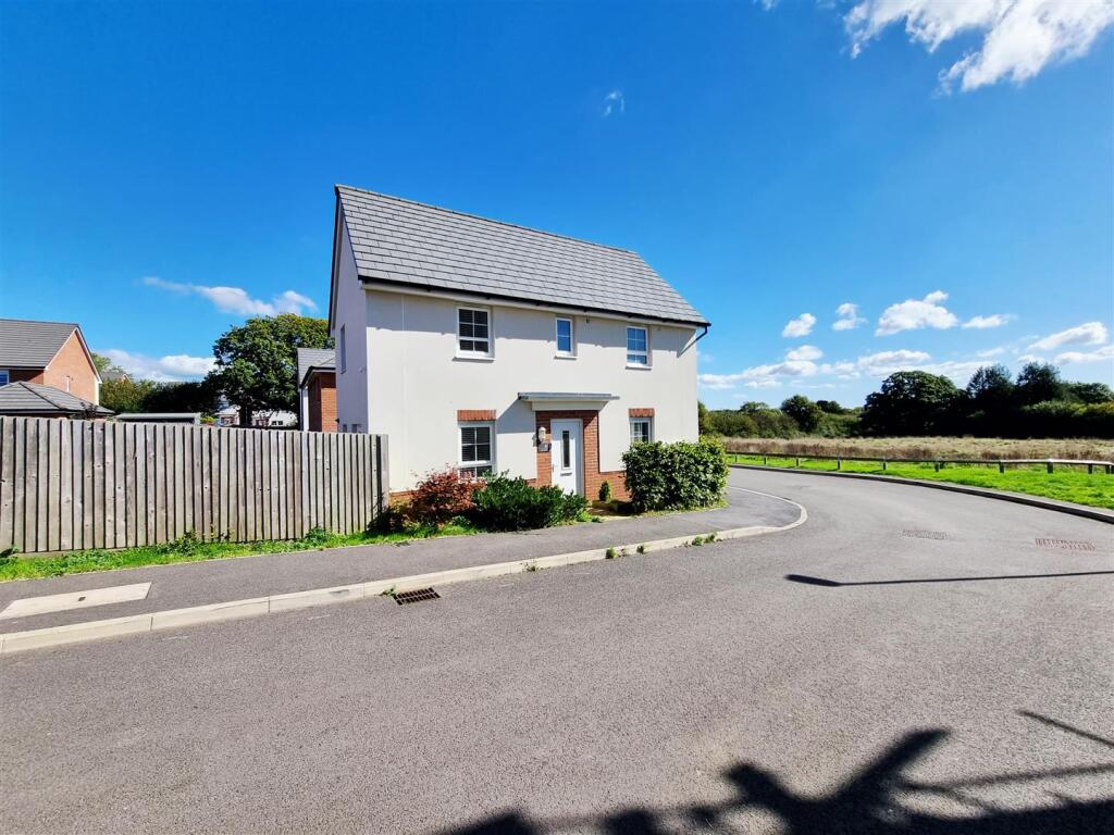 3-bed detached on Barrabill Way, Launceston, £275,000