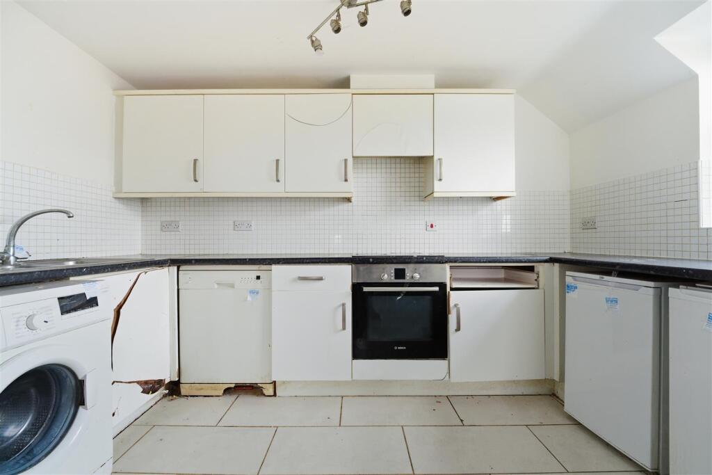 Apartment in Slough - View 2
