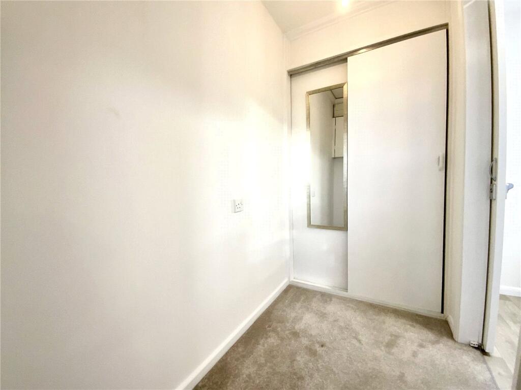 Blenheim Drive, Christchurch, Dorset, BH23 photo 4