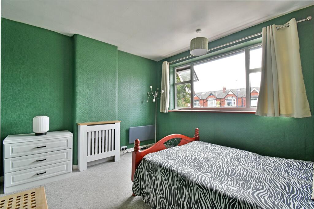 House in Tameside, Fairfield - More