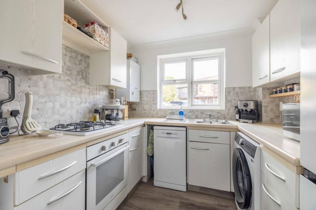 House in Horton, Windsor and Maidenhead - View 5