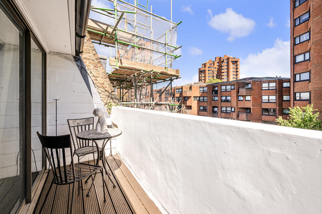3 bedroom maisonette for rent