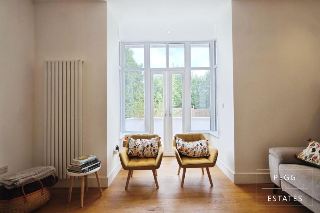 House in Torquay, Torbay - More
