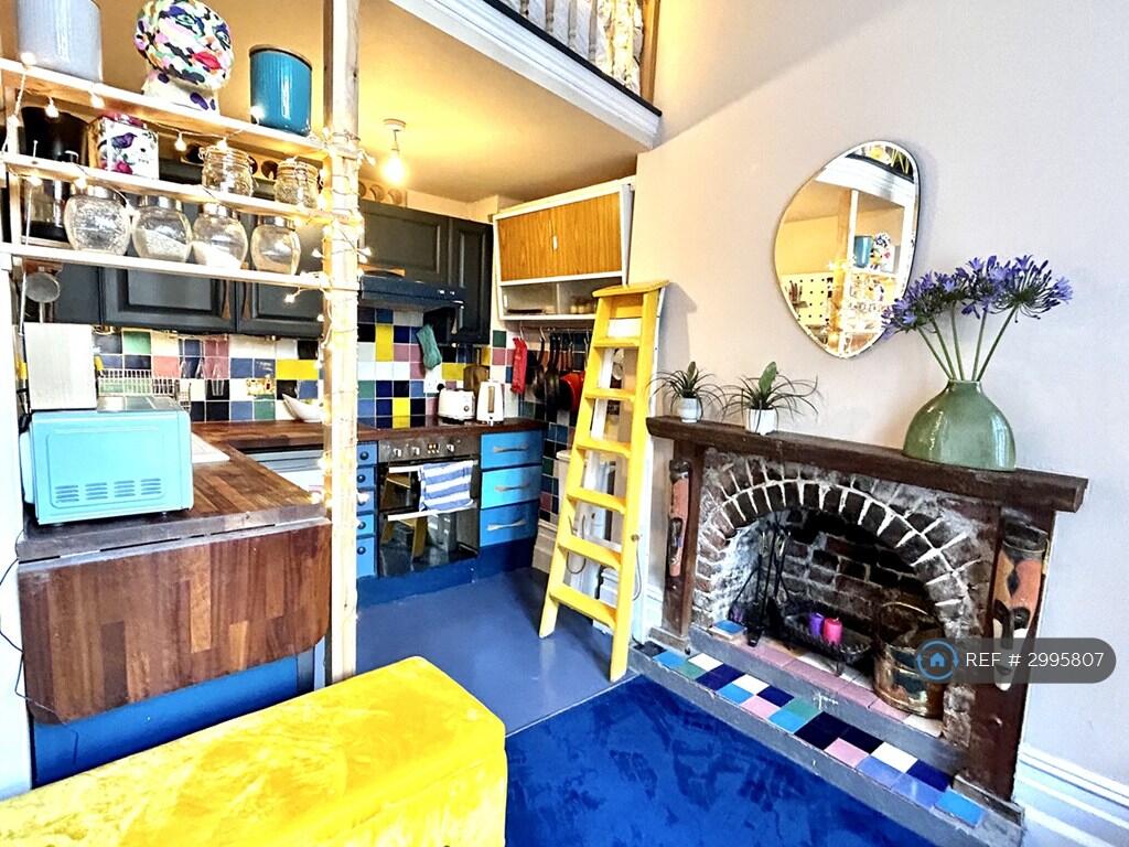 Apartment in Brighton - View 4