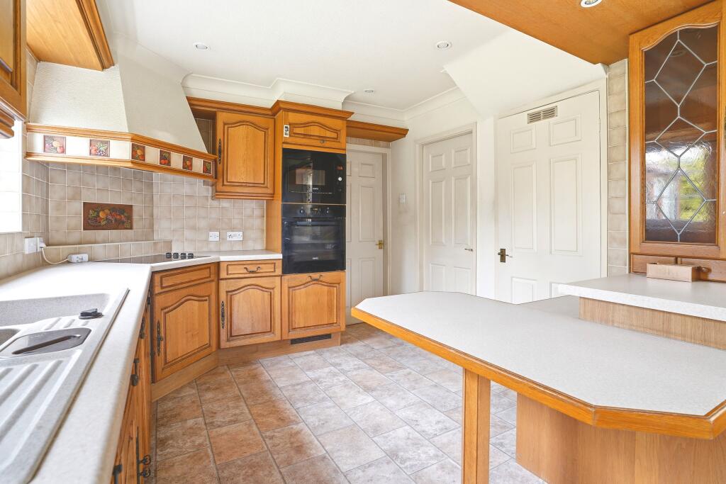 Thatch Close, Selby, YO8 photo 3