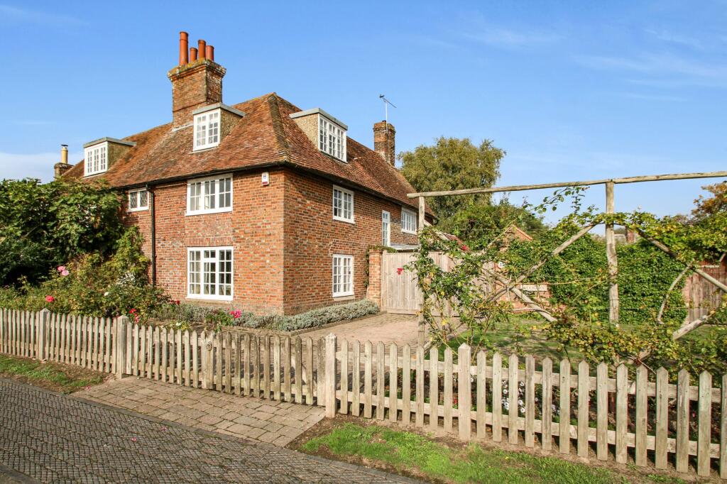 Main image of property: The Street, Appledore, TN26