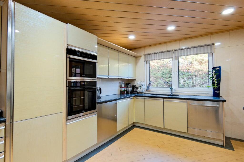 House in Paisley, Renfrewshire - More