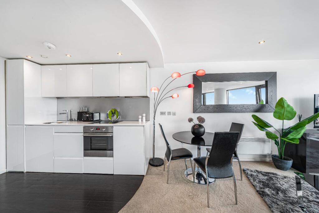 Apartment in Leeds, West Yorkshire - View 3