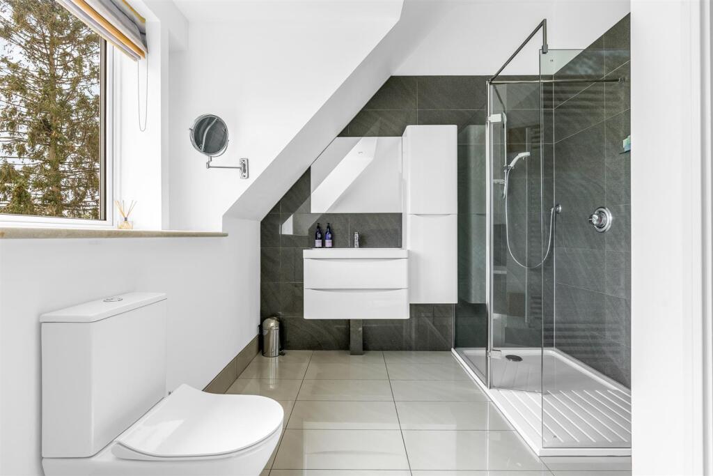 Additional image 20 of Burnham Green Road, Welwyn