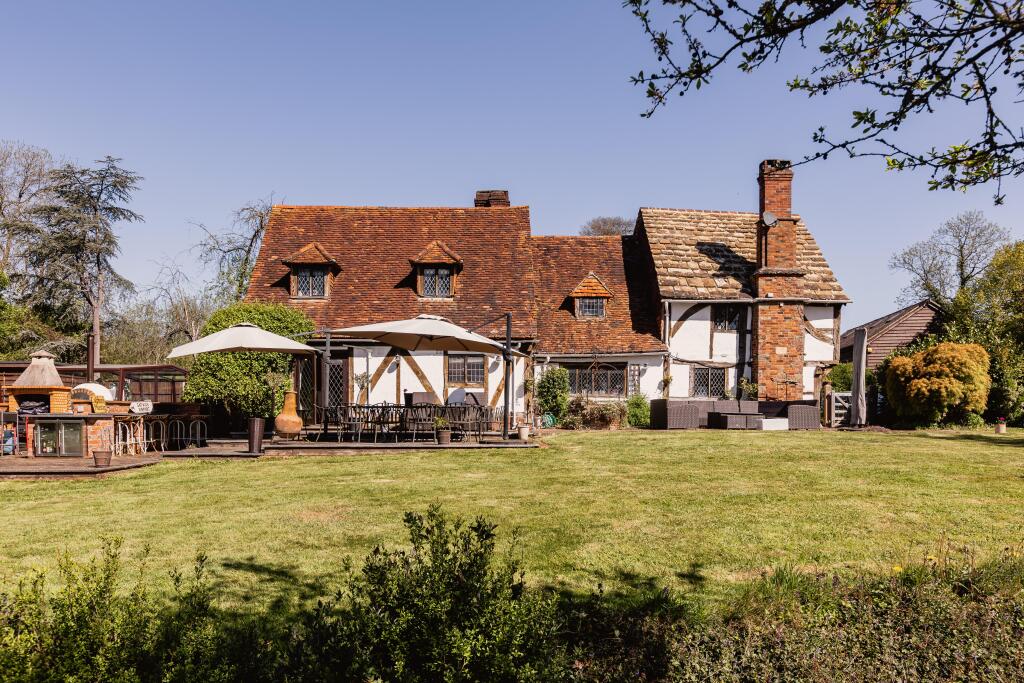 House in Tandridge, Outwood - View 3