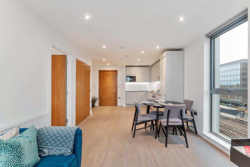 Apartment in Reading - View 4