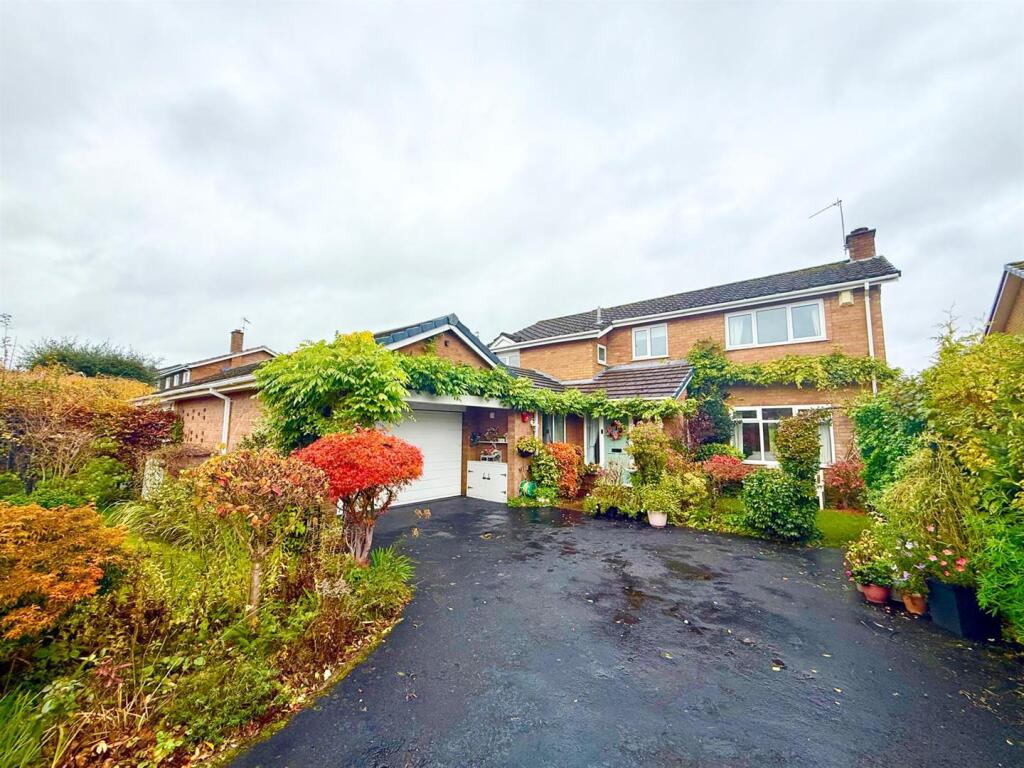 4-bed detached on Benbrook Way, Gawsworth, Macclesfield, £600,000
