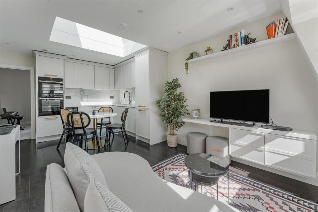 Apartment in London - View 5