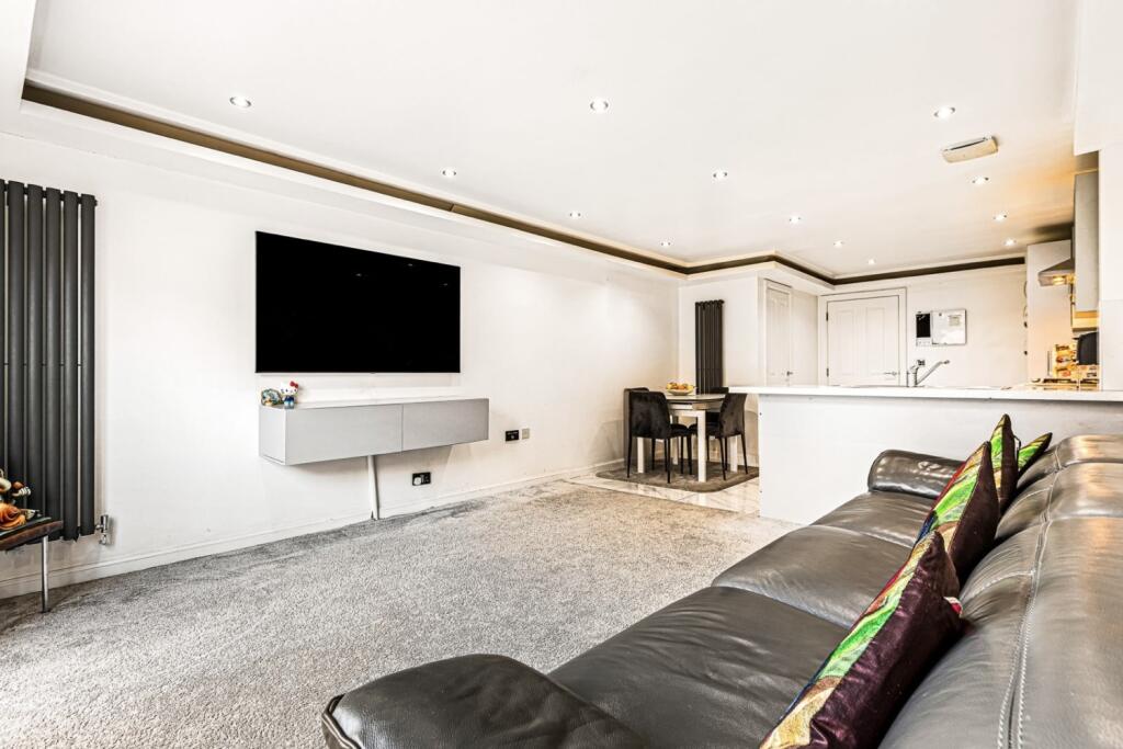 Onyx Crescent, Leicester, Leicestershire, LE4 photo 3