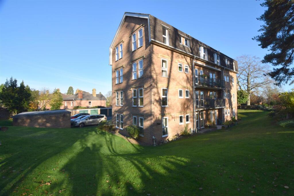 Main image of property: Flat 6 Beacon house, 123 Worcester Road, Malvern