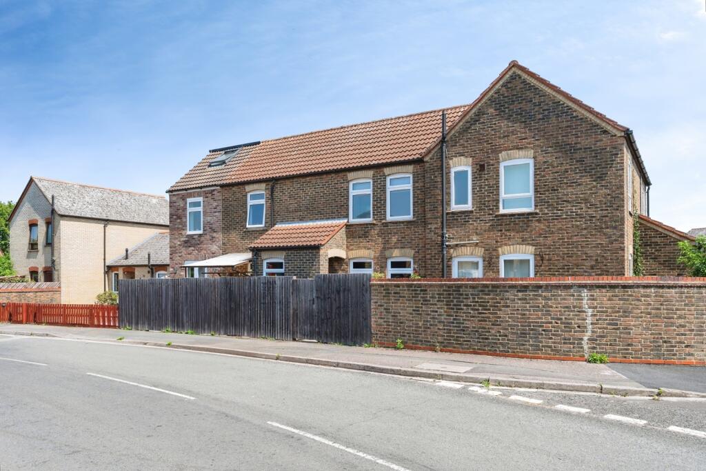 Main image of property: Thorpe Way, Cambridge, Cambridgeshire, CB5